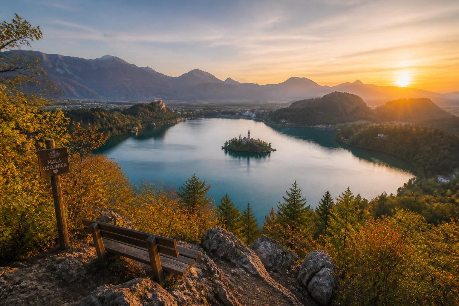 découvrez le lac de bled en slovénie avant l'arrivée des touristes estivaux et vivez la magie unique du château et du paysage après le coucher du soleil.