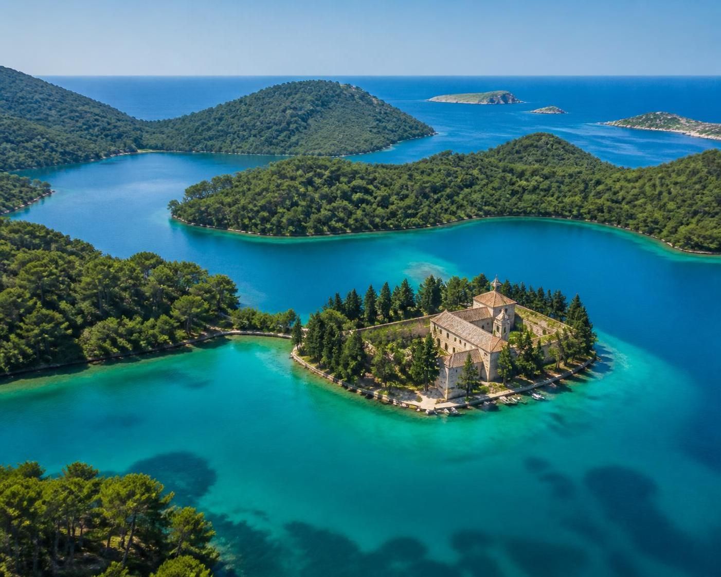 découvrez mljet, l'île-parc national en croatie, célèbre pour ses paysages naturels préservés et ses légendes, y compris celle où ulysse l'aurait préférée à ithaque.