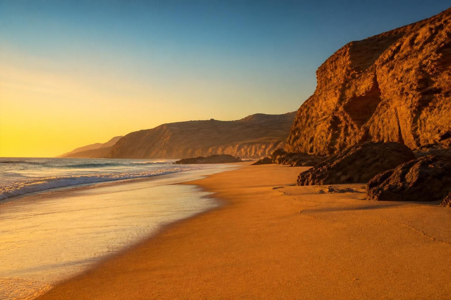 découvrez tagharte, la plage vierge d'agadir méconnue et ignorée par les guides touristiques marocains, un véritable coin de paradis préservé à explorer.