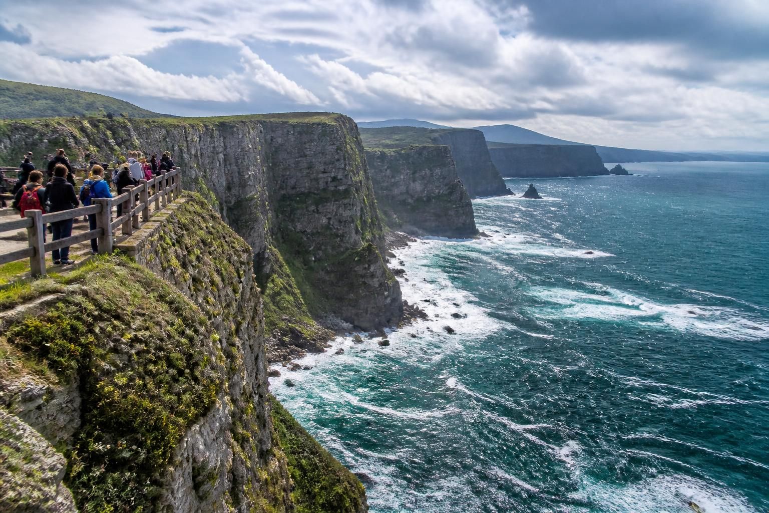 découvrez la galice et la côte cantabrique des rias altas, avec ses falaises sauvages méconnues, souvent éclipsées par les plages célèbres des rias baixas.